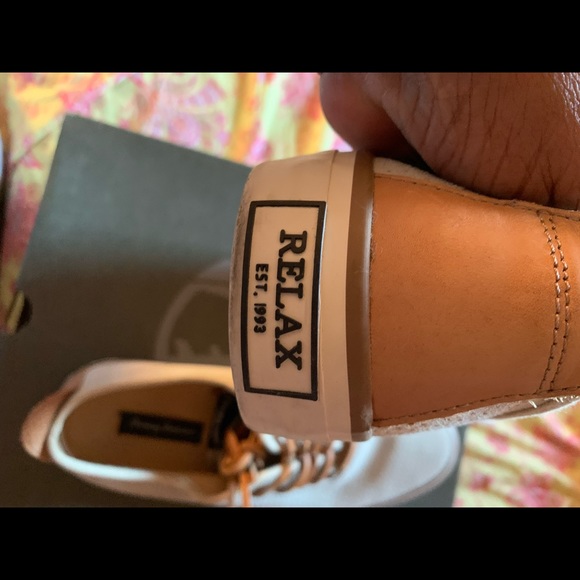 Tommy Bahama Relax Kona Suede Bone Lace-up perforated sneakers Men size 9 - Picture 2 of 6